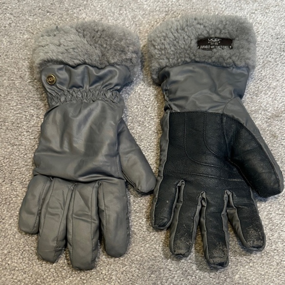 UGG Australia Sheepskin Gloves L-XL